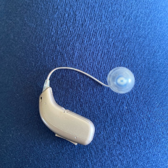 Octicon hearing aid right  ear only - Picture 2 of 3